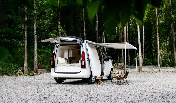 外觀設計延續HYUNDAI太空艙美學語彙，流線廂式造型兼顧視野與風阻表現。業者提供