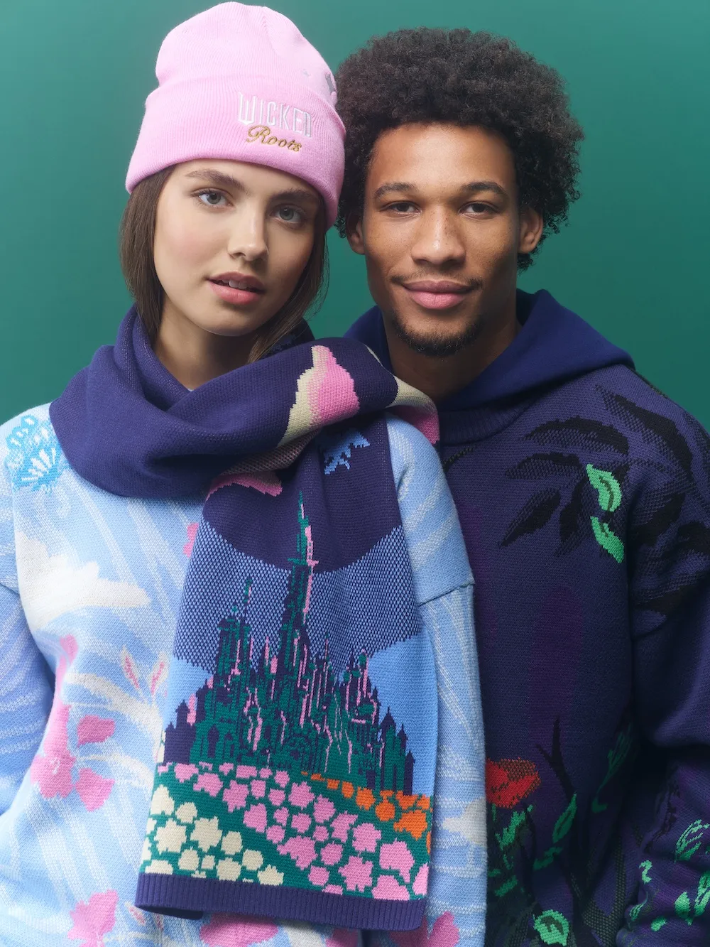 联名系列以丰富刺绣、印花与提花针织等精致工艺为核心。品牌提供