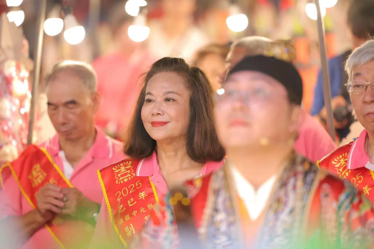 基隆市副市長邱佩琳參加鷄籠中元祭普度大典。翻攝自邱佩琳臉書