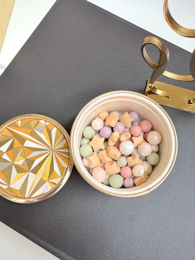 幻彩流星蜜粉球星芒奇想驗訂版，2970元。張家玲攝