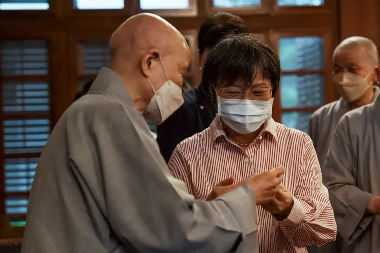 劉世芳感謝證嚴法師及慈濟團隊，全力幫助政府防救災與收容安置及救助工作。內政部提供