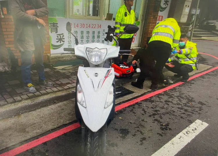 現場救護。桃園警分局提供