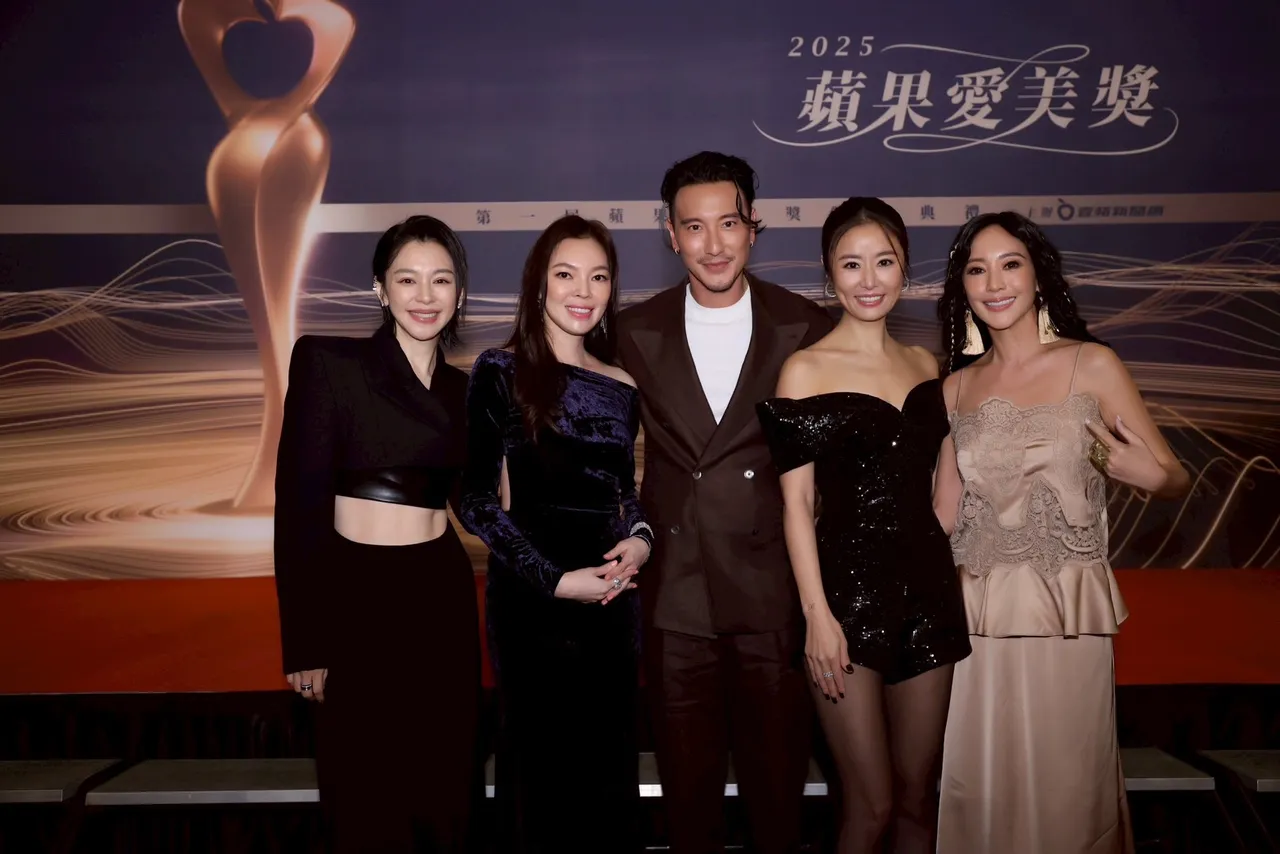 颁奖嘉宾徐若瑄（左起）、曾馨莹、王阳明、林心如、关颖。摄影中心摄