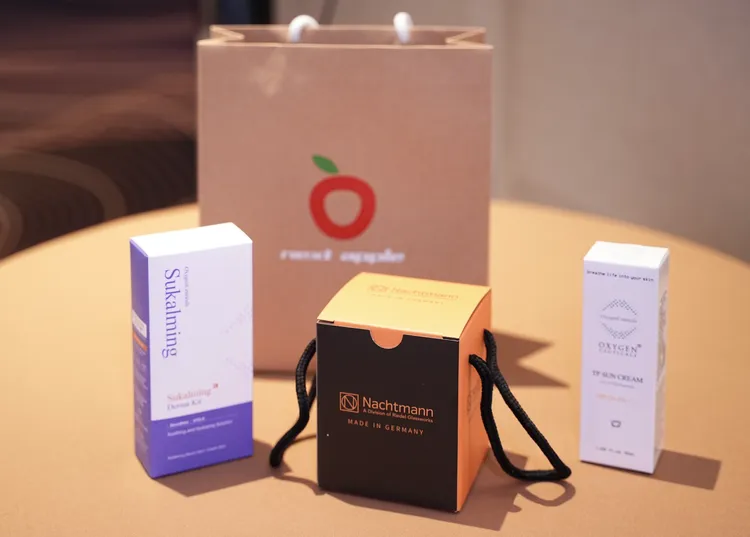 到場的醫生、藝人與網紅可獲得總價5230元的精美禮品。彭欣偉攝