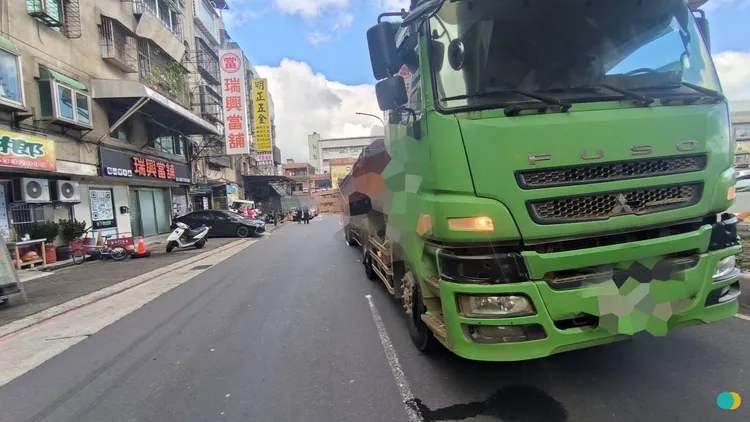 警方酒測值為零，但行人已明顯死亡，陳姓駕駛遭依過失致死罪法辦。翻攝畫面