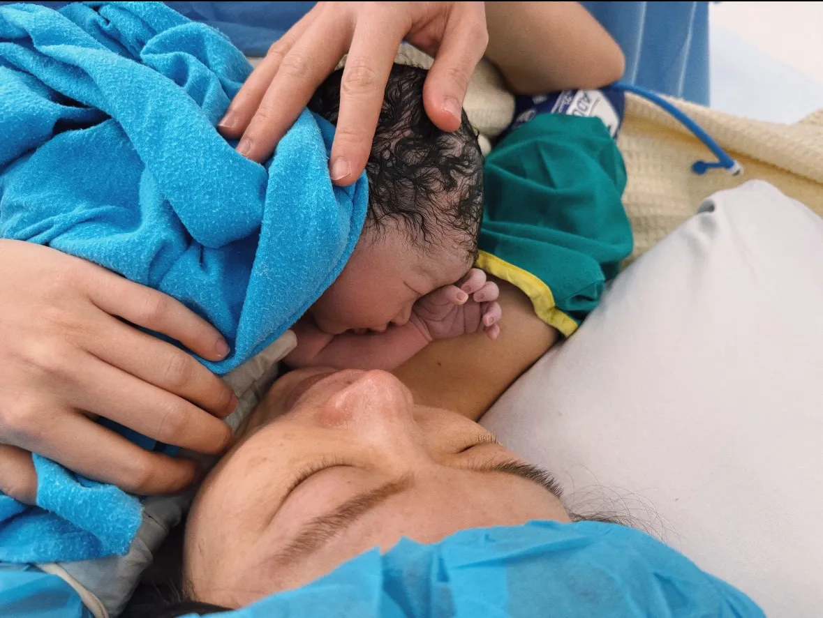 陈泽耀太太是人工受孕，真的辛苦了。陈泽耀提供