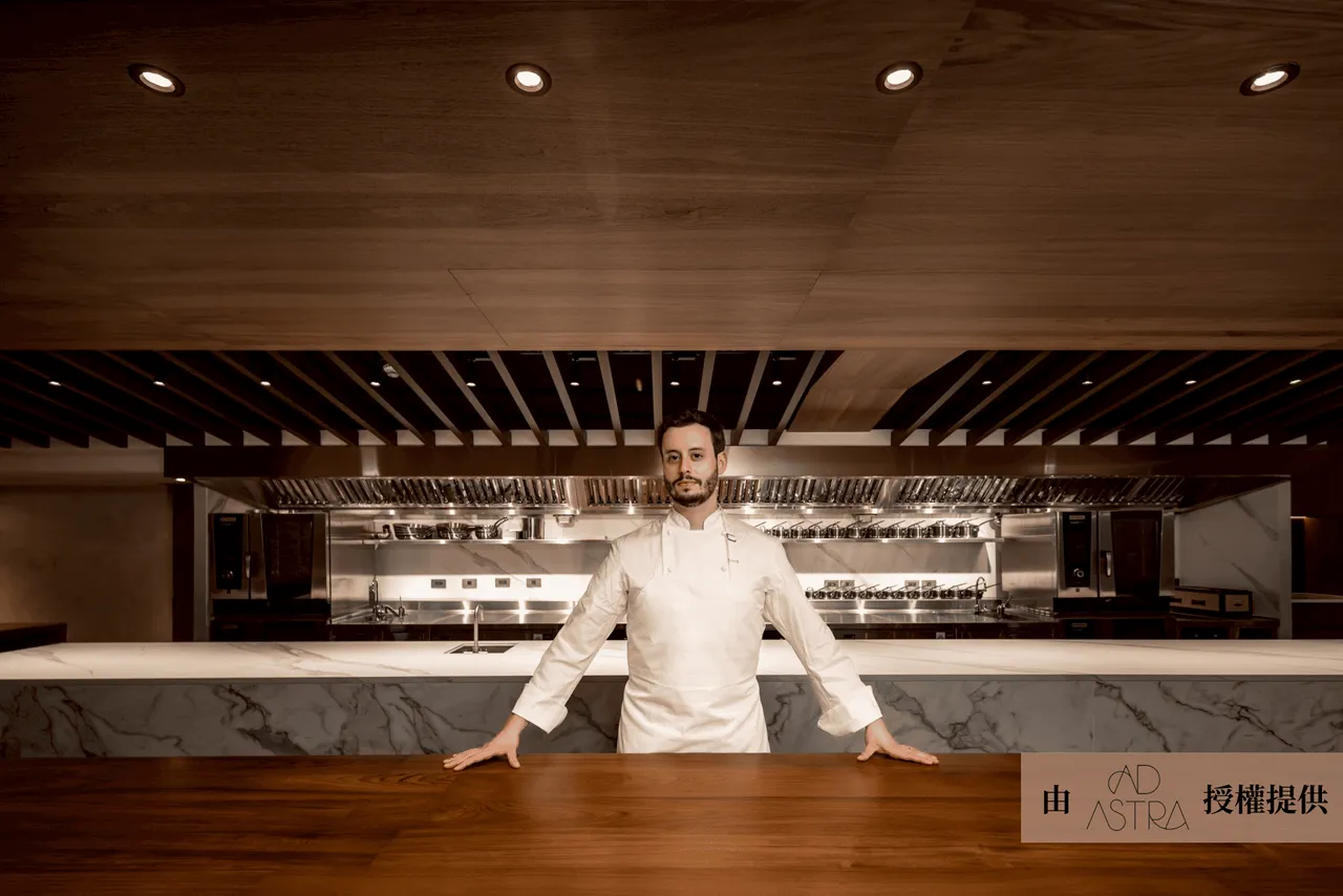 AD ASTRA主厨Kevin Rose与木质调空间设计概念。业者提供