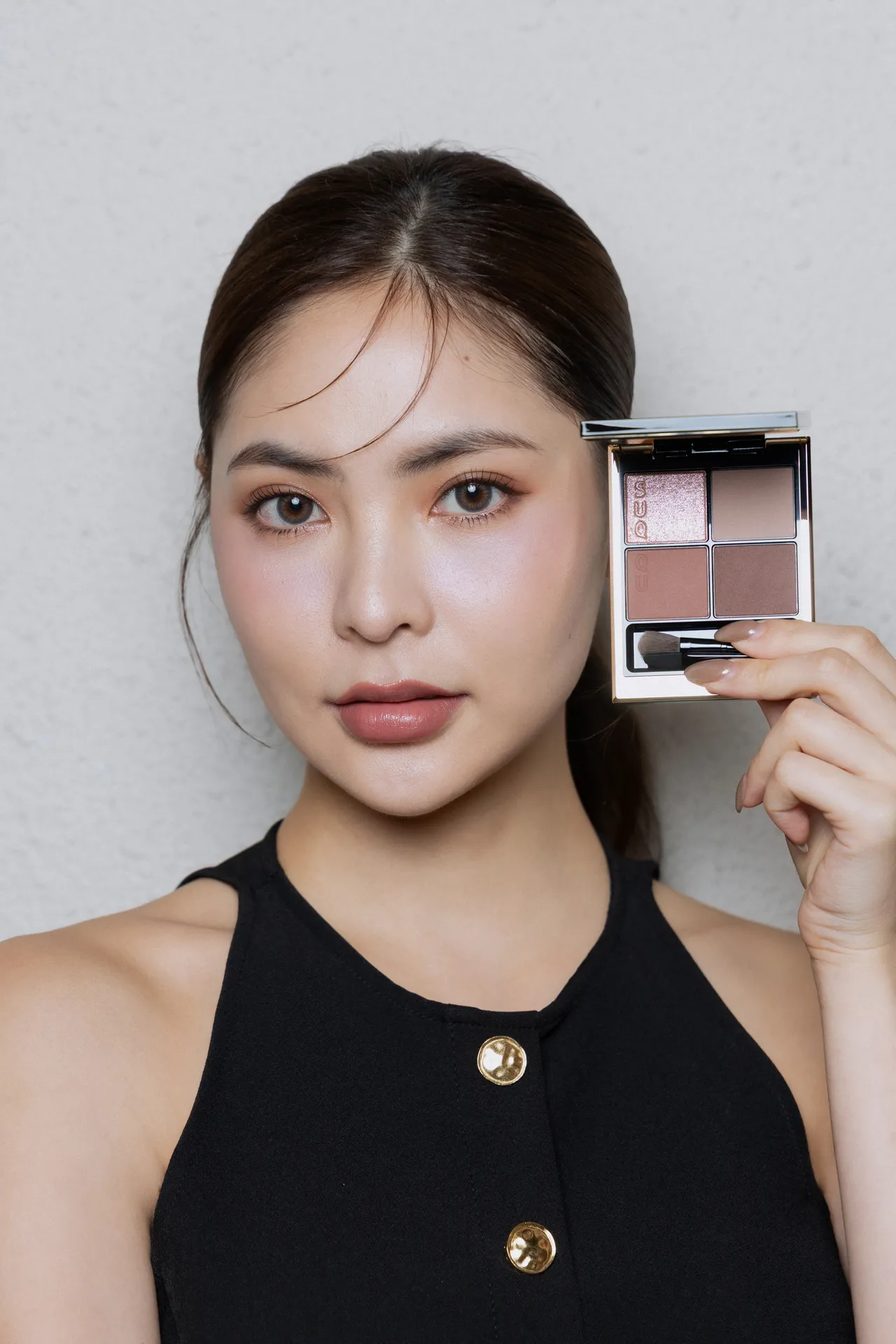 SUQQU晶采盈致眼彩盘#S02霜华，2600元。品牌提供