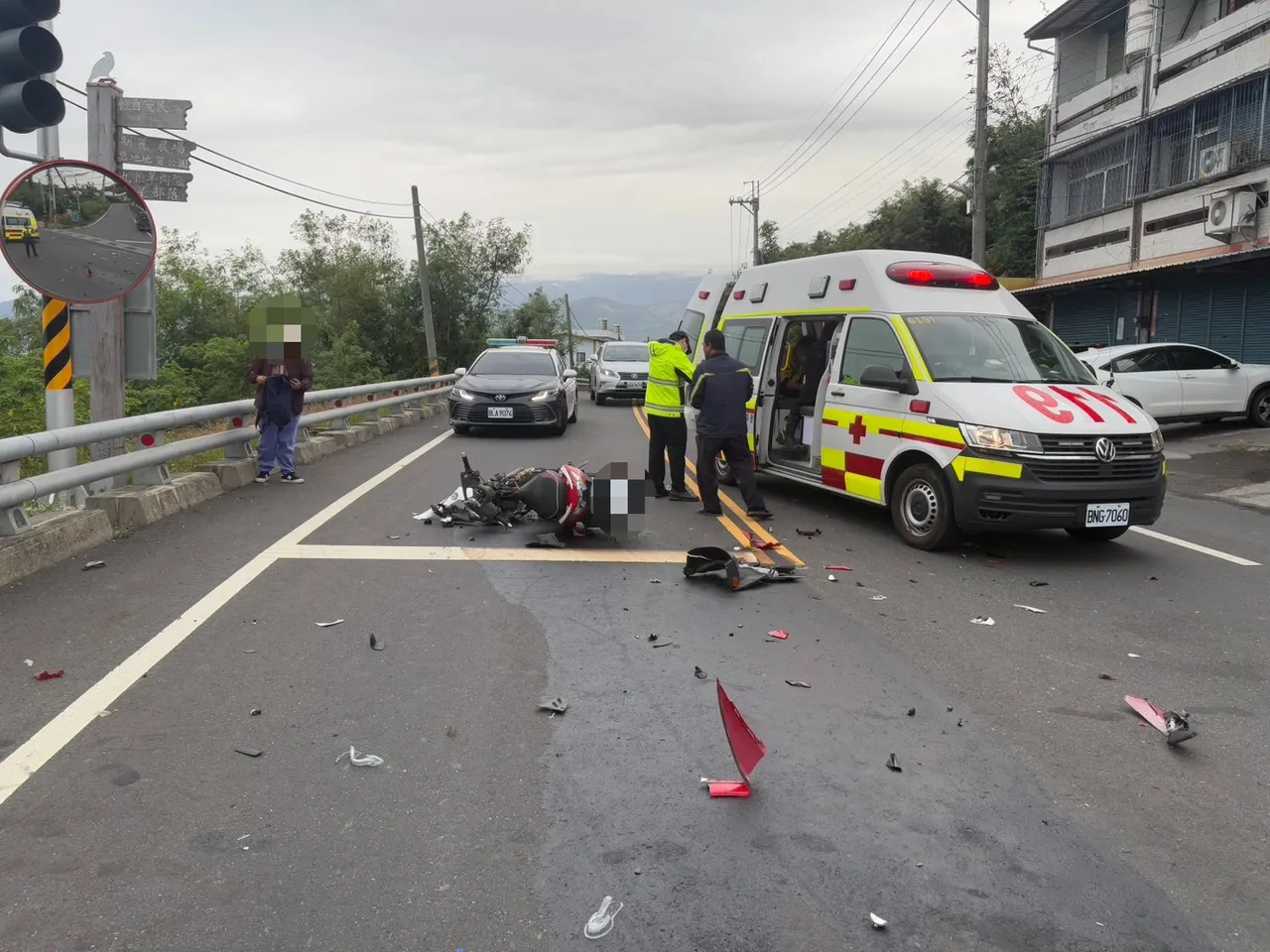 台东小货车左转撞上机车　20岁年轻骑士送医不治