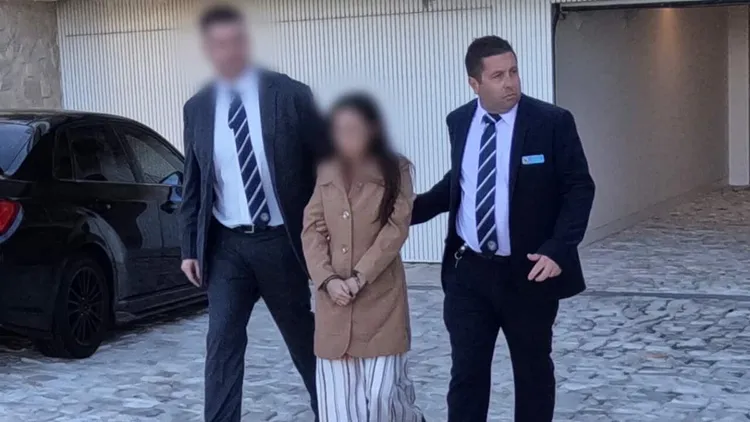 澳洲警方逮捕佯称是算命师的犯罪集团女性成员。翻摄X