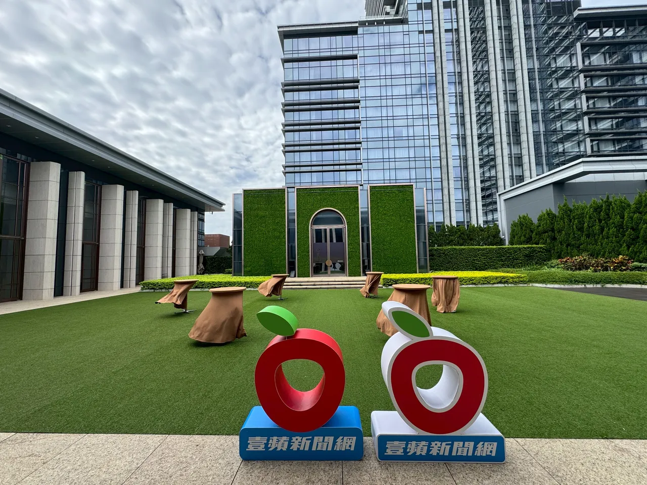 首届「苹果爱美奖」由《壹苹新闻网》主办，27日在台北万豪酒店盛大登场。彭欣伟摄