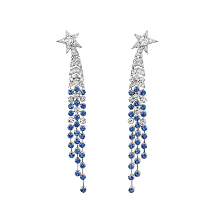香奈兒COMÈTE SAPHIR耳環。品牌提供