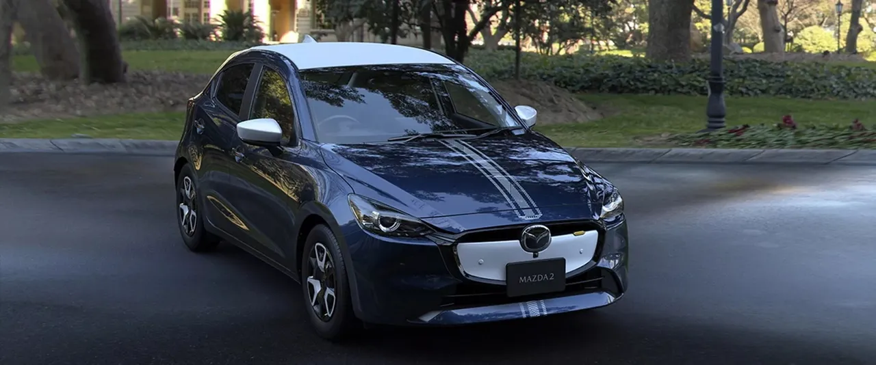 15MB（Motorsports-Based） 版本保留简洁架构但仍搭载6速手排变速箱与稍强化的引擎。原厂照片