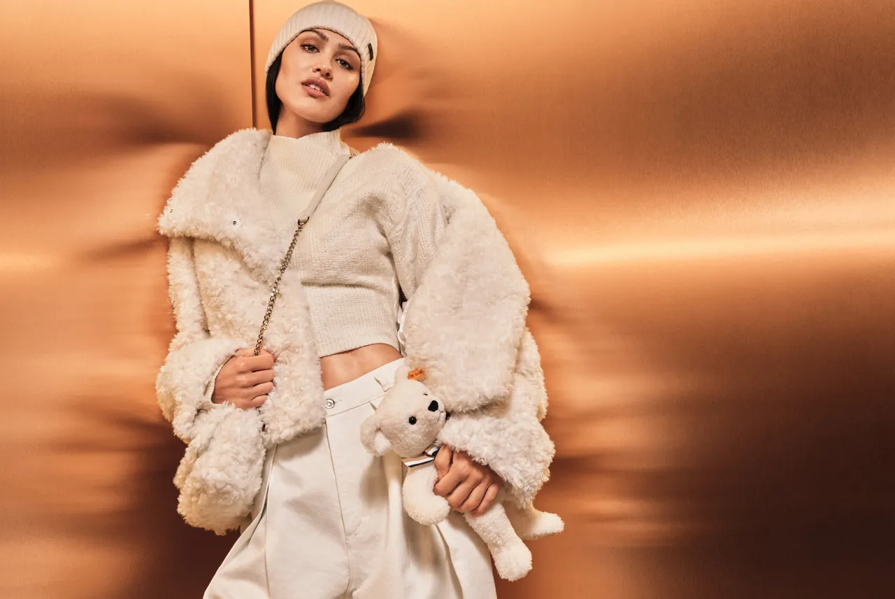 系列核心鎖定在採用柔軟舒適的材質製作出多款單品。品牌提供