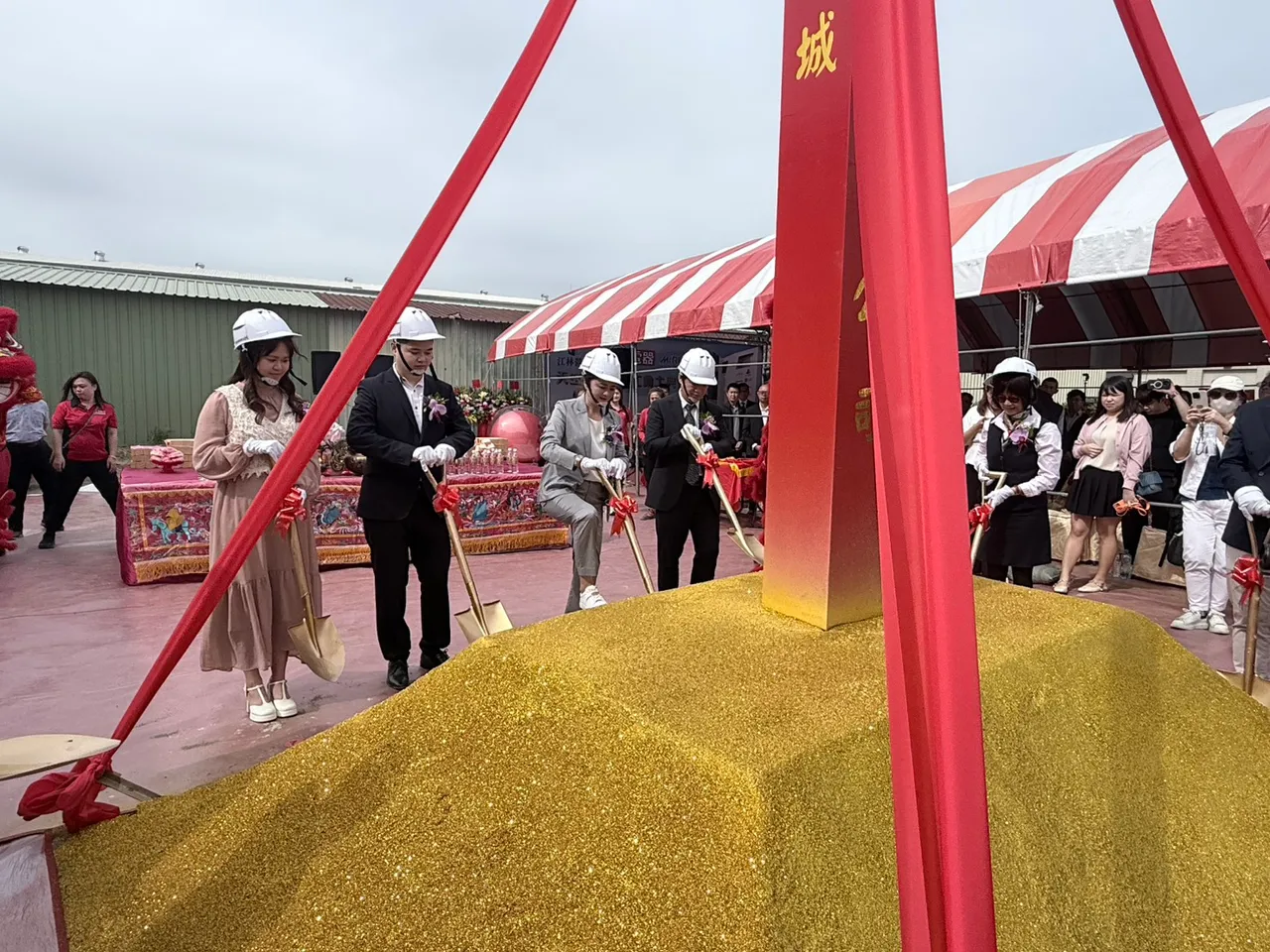 天空电器城今天举行动土典礼。庄曜聪摄