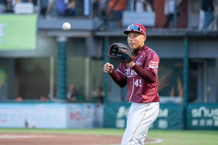 才剛拿冠軍!樂天桃猿選手拋震撼彈 發黑白文預告「野球人生終了」