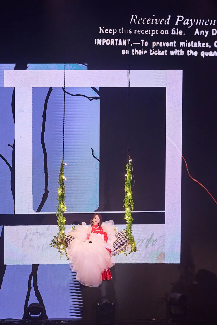 孫淑媚登高開唱，滿足每區粉絲。華貴娛樂提供