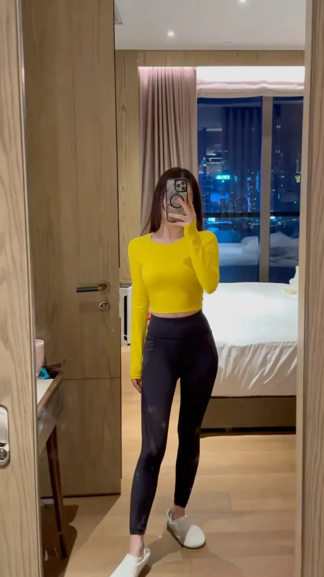 方媛坐完月子身材好得不像話。翻攝方媛微博