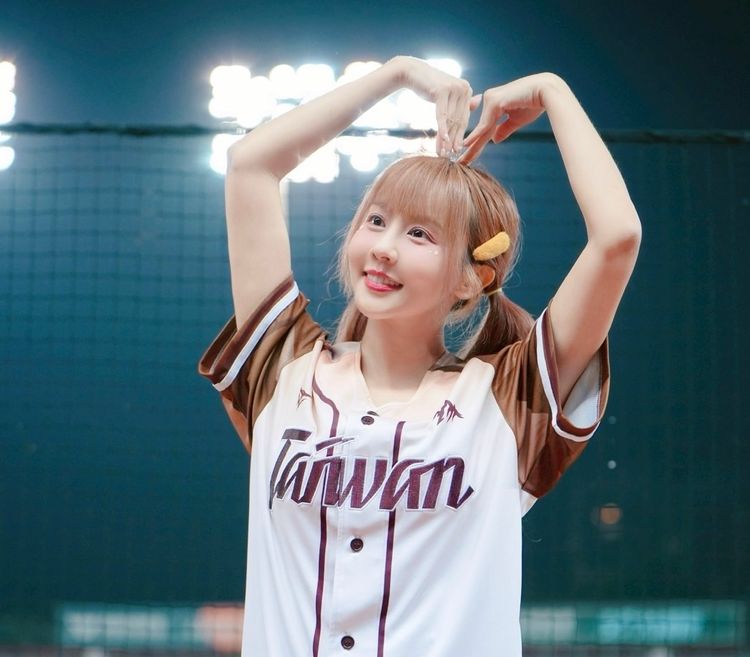 啦啦隊女神搶不到TWICE票　無緣見「台灣驕傲」周子瑜