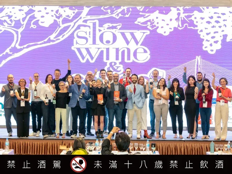 Slow Wine 慢酒协会首次登台，11月7、8日在淡水将捷金郁金香酒店举办课程与品酒活动，吸引酒界与餐饮业人士到场交流。业者提供