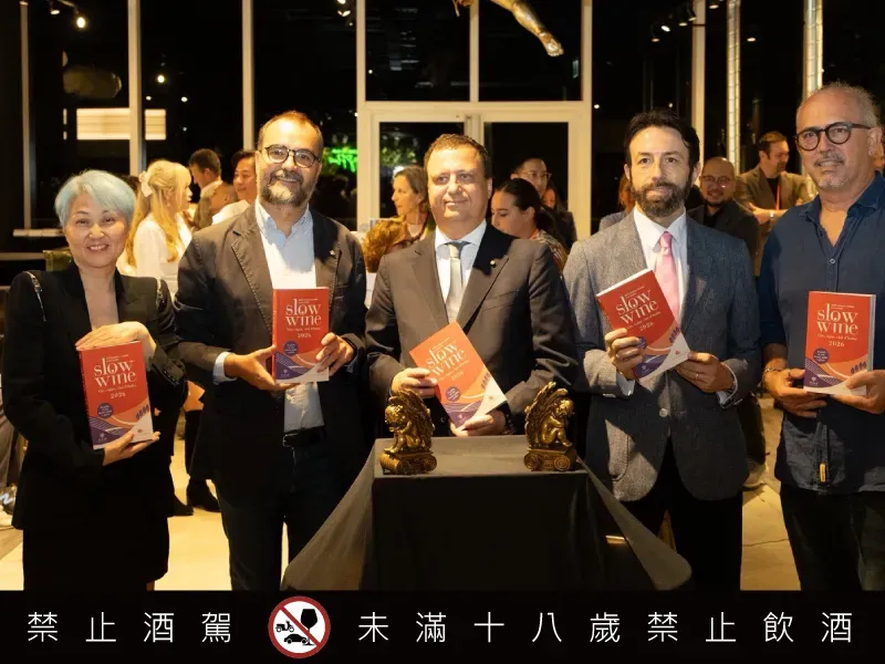 左至右为：EatAsia 飨亚美食董事长Karen、Slow Wine 慢酒协会理事长 Giancarlo Gariglio、义大利经济贸易文化推广办事处驻台代表Marco Lombardi 、义大利经济贸易文化推广办事处贸易组主任Luigi 。业者提供