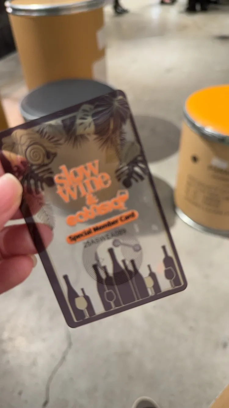 NFC 智慧品評卡輕觸手機即可開啟線上品飲評分頁面。黃若綾攝