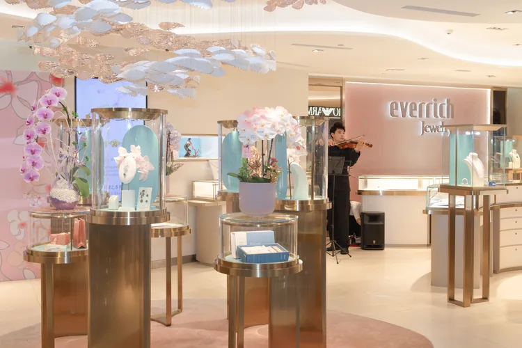 以100%台灣原創、全球唯一以台灣特色為設計理念為定位，昇恆昌珠寶Ever Rich Jewelry今年全新重磅推出「蘭之本質」系列。昇恆昌提供