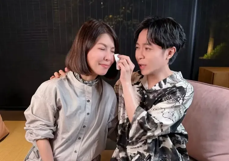 吴青峰与许茹芸悼念屠颖。翻摄吴青峰IG