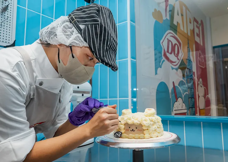 經典美式冰淇淋DQ將於11/18在台北101美食街盛大開幕，推出超過50款趣味與美味兼具的全新冰品。業者提供