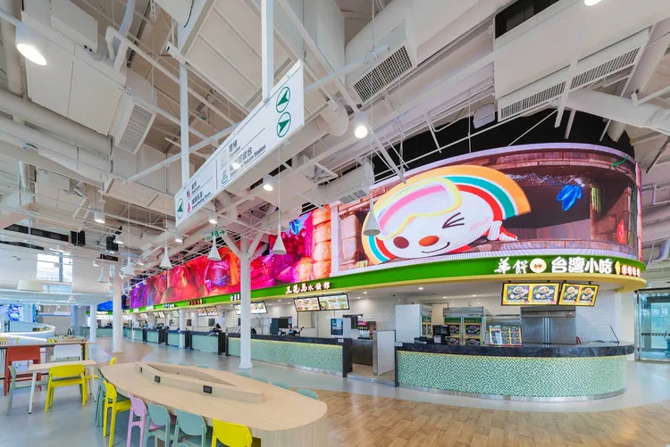 统一超商公布10月合并营收达299.06亿元，年增4.49%，再创同期新高，7-ELEVEN全台门市突破8,200家，节庆与普发万元商机带动买气。统一超商提供