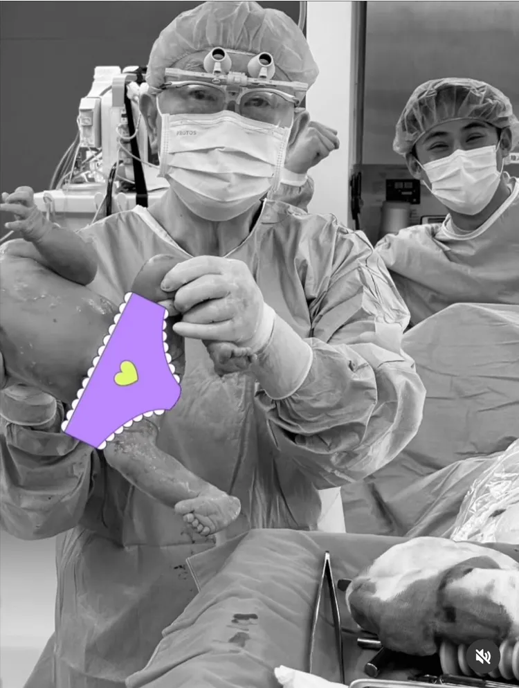 陳奕親眼看見女兒出生，感動滿滿。翻攝陳奕IG