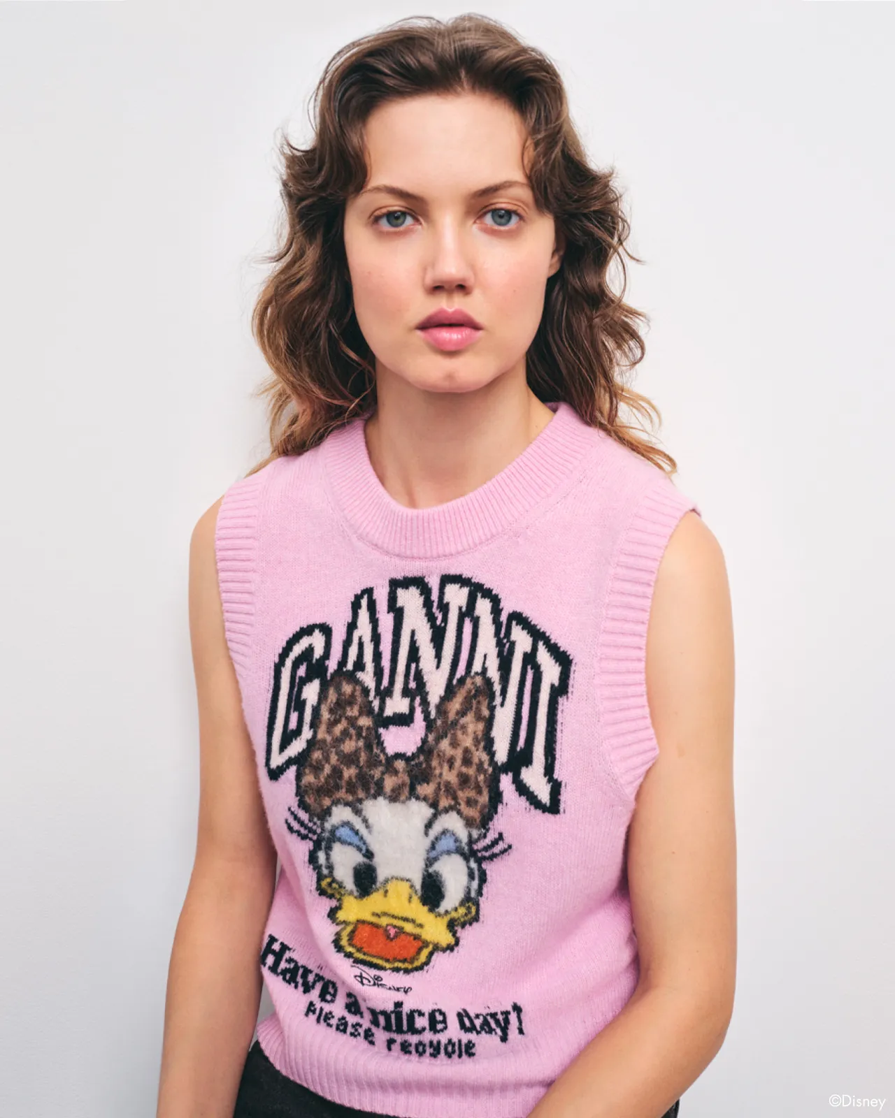 系列運用粉色勾勒出黛西的甜美氣質。品牌提供