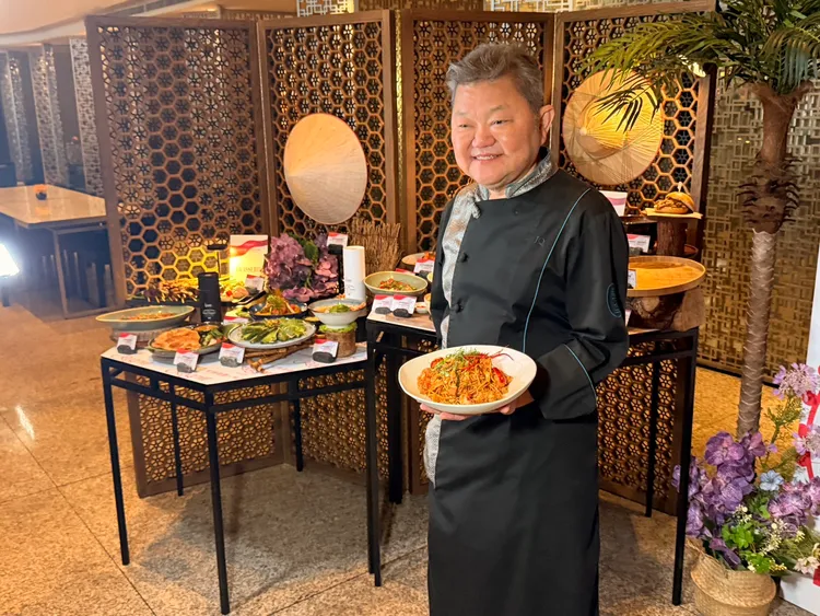 「星洲老爷‧味游新加坡」美食活动邀请到有新加坡法餐之父美誉的名厨郭文秀Justin Quek客座指导。陈扬盛摄