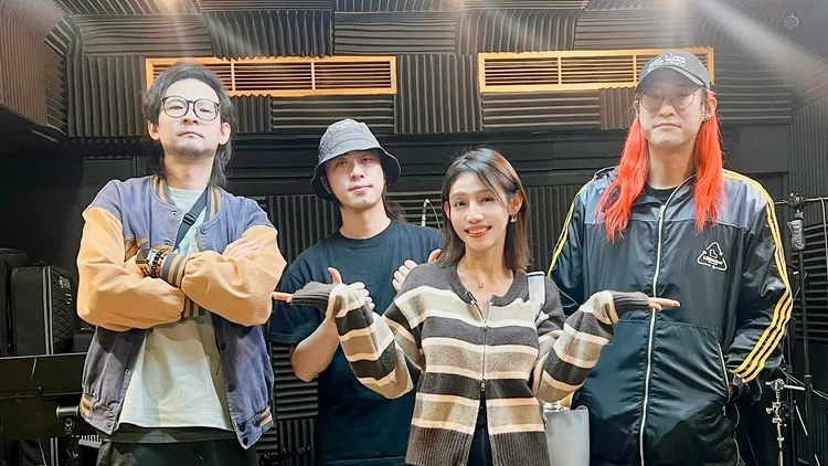 言佳泫與樂手們合影。經紀人提供