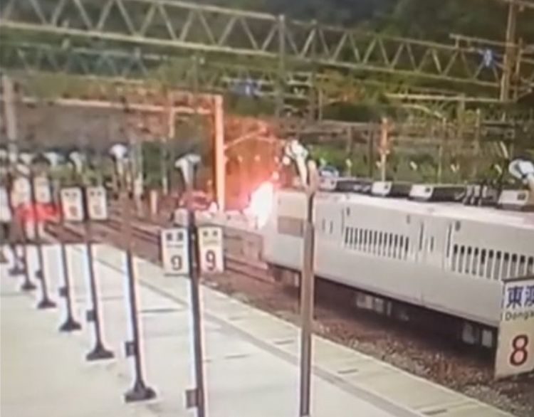 宜蘭東澳車站工人誤觸2萬5千伏高壓電　全身灼傷緊急送醫