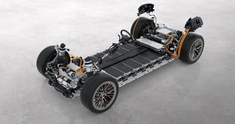 純電Cayenne支援最高400kW的DC直流快充，在理想環境下僅需10分鐘即可補充超過300公里續航。原廠照片