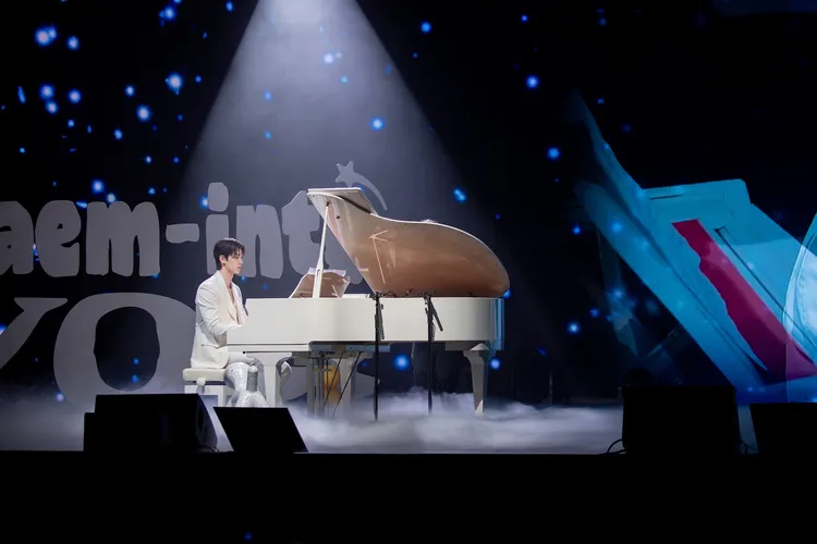 李彩玟在見面會上大秀琴藝。藝尚提供