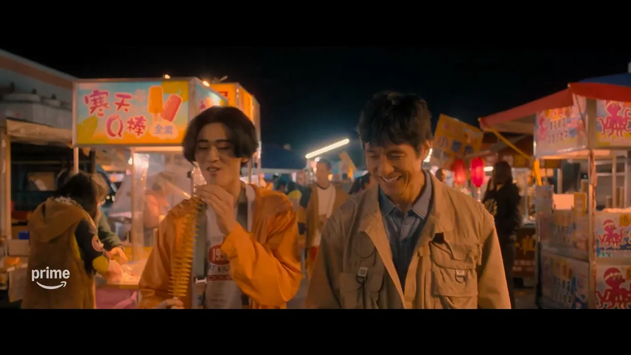 西岛秀俊（右）、市川染五郎剧中逛夜市。翻摄Prime Video