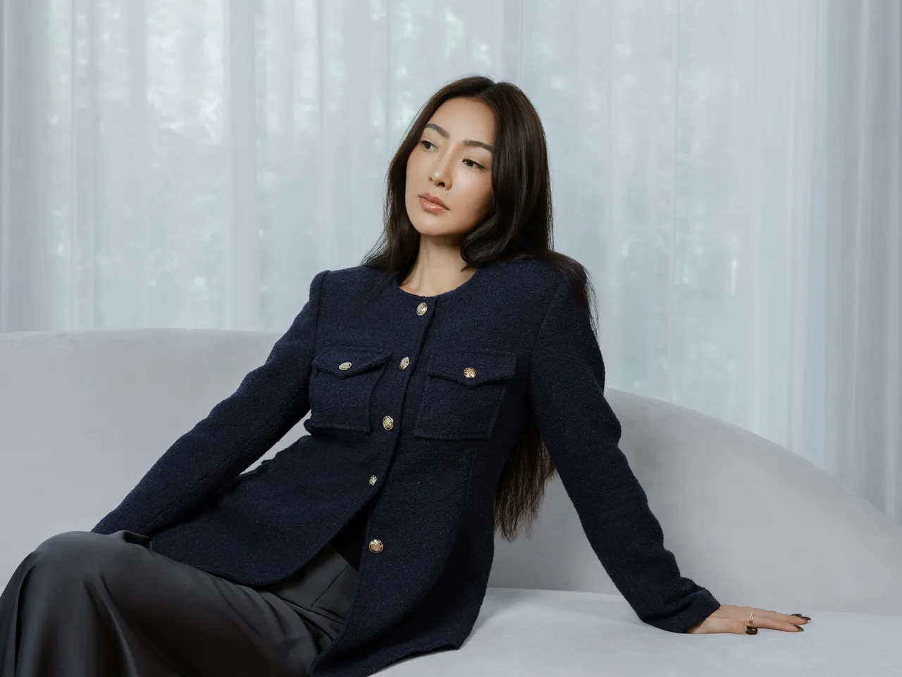 SO NICE小香风收腰伞状长版羊毛混纺花呢外套，3680元。品牌提供