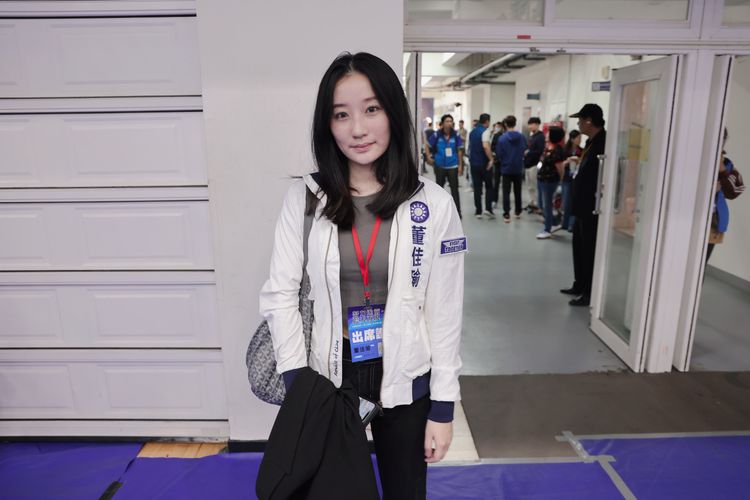 30歲AI女神、正妹黨代表董佳瑜接國際部主任遭質疑 鄭麗文:老幹新枝沒問題