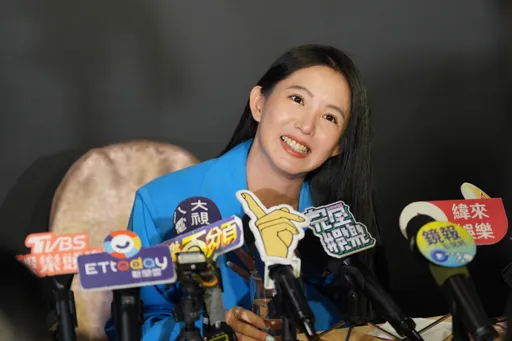 玖壹壹春风被爆跟诈骗集团首脑是麻吉　郭书瑶爆乳露面说话了