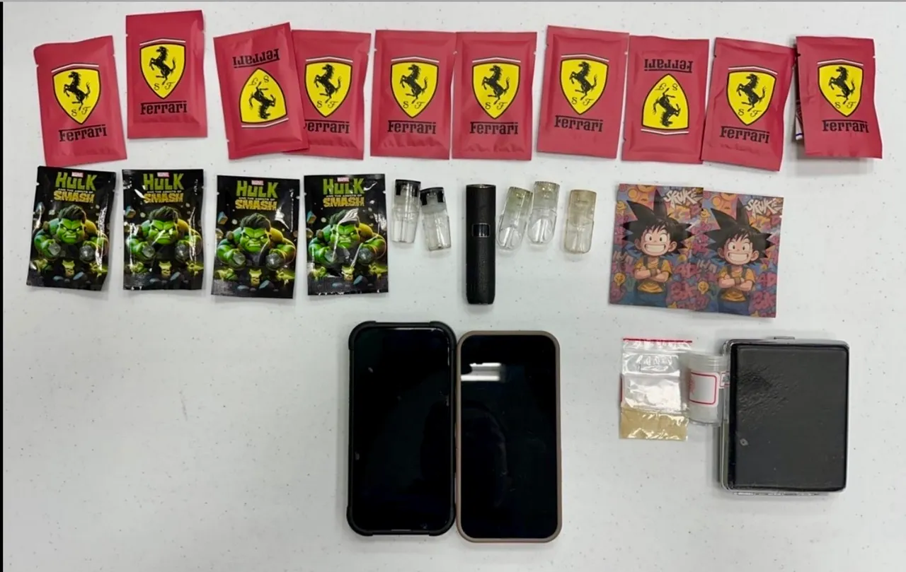 警方溯源追查毒品来源，在云林逮到张姓男子，起出市值超过150万元的丧尸烟弹等毒品。翻摄照片