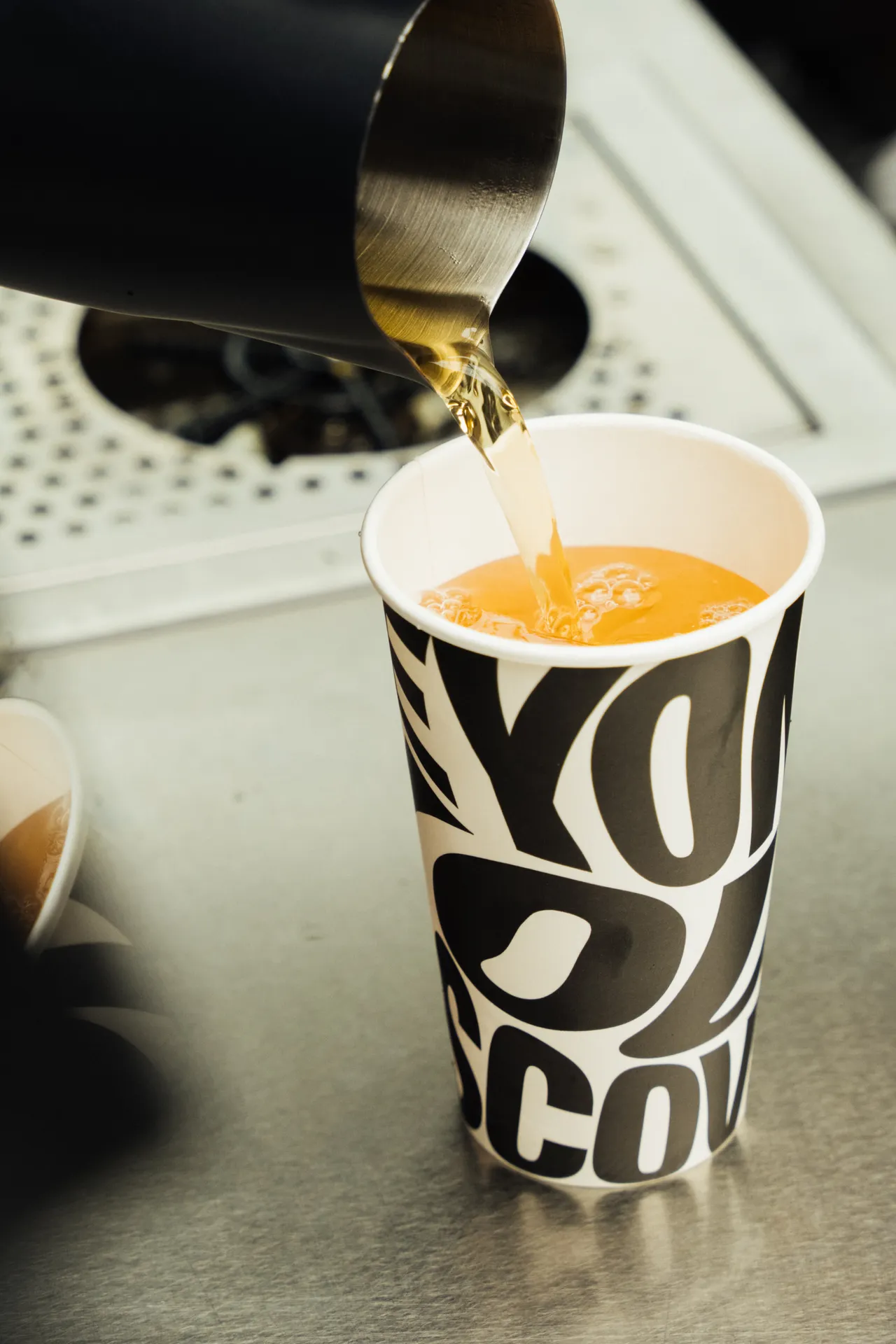 独家限量东美比赛茶，挑战手摇饮388元高价。业者提供