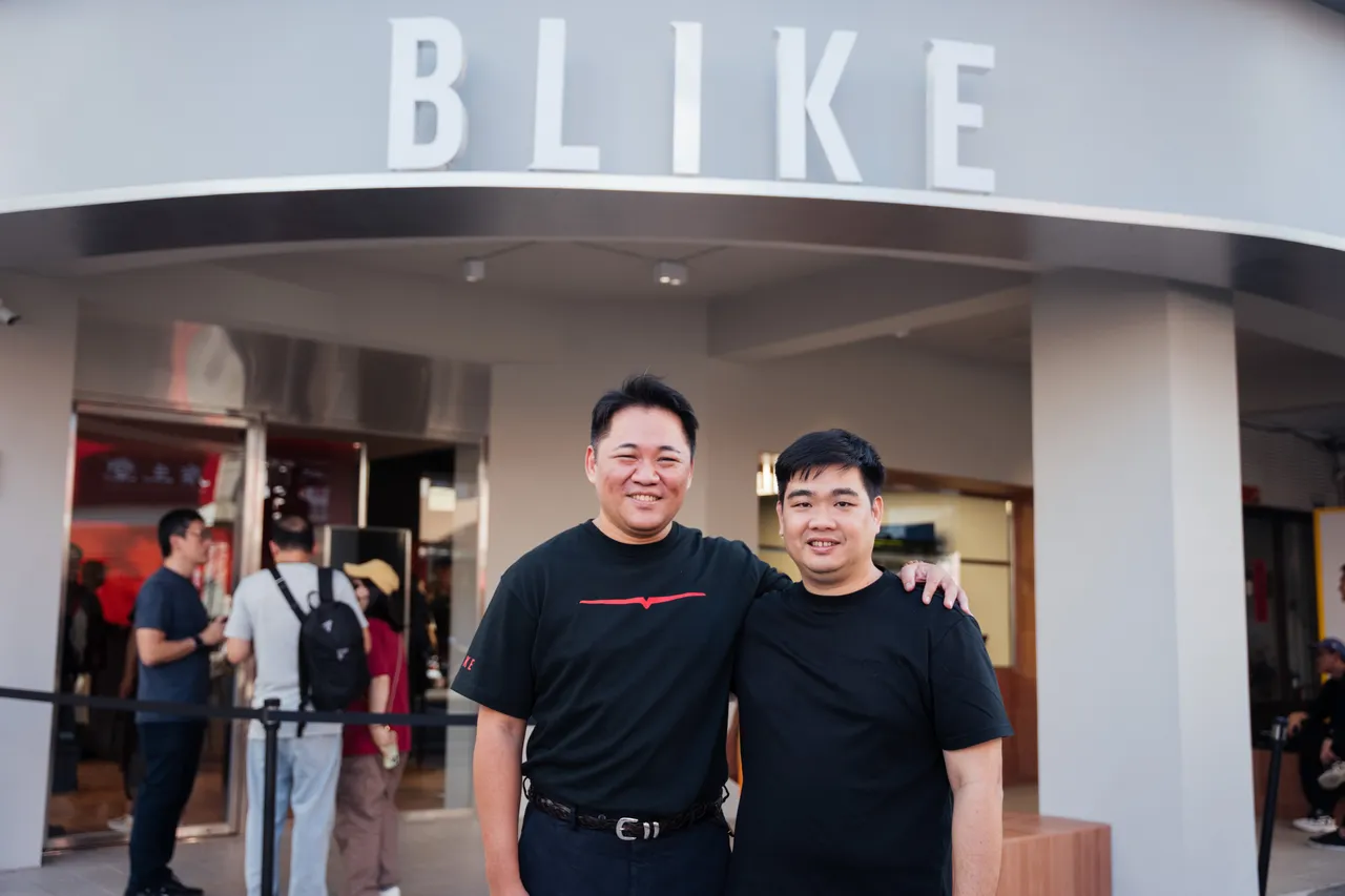 BLIKE品牌创办人刘绍威(左)与台湾红茶茶王庄镕璞。业者提供