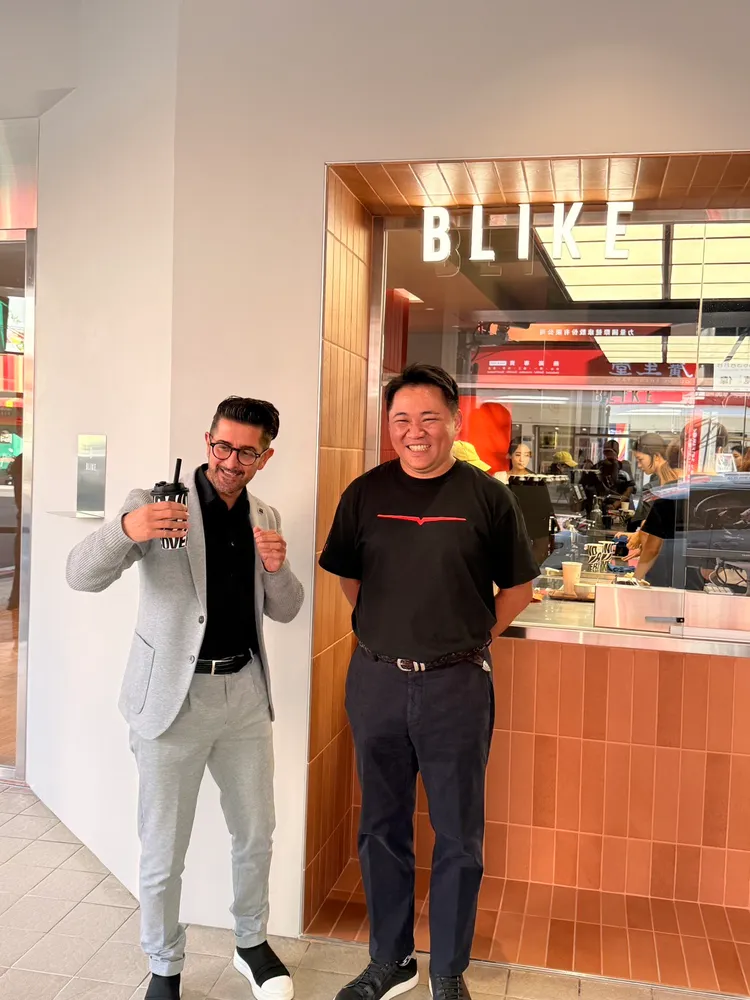 BLIKE品牌創辦人劉紹威(右)與Victoria Arduino 亞太區總監Pierregiorgio Cannara。陳揚盛攝
