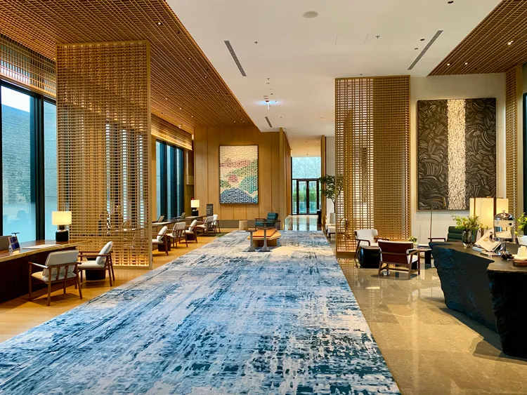 新北北海温泉洲际酒店大厅。庄伟祺摄