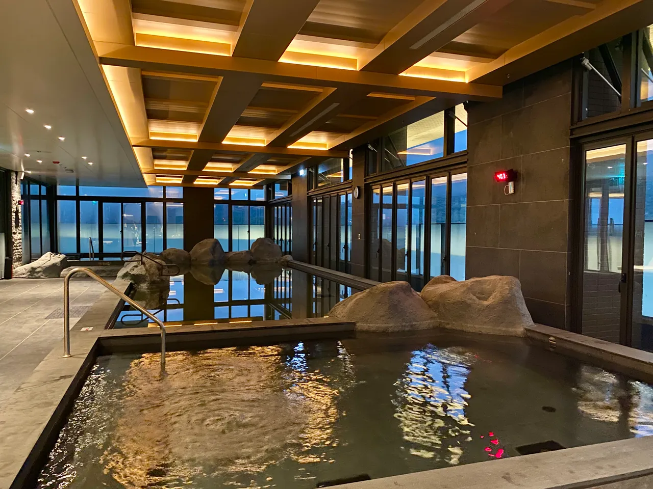 各140坪的双楼层男女大众汤。庄伟祺摄