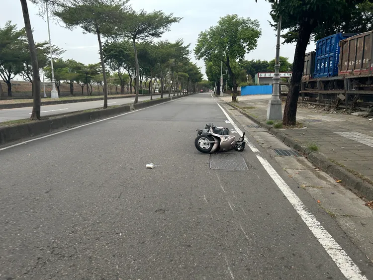 周男騎車上班途中發生車禍身亡。民眾提供