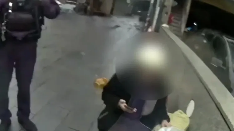 警方到場詢問是否要提告。翻攝畫面