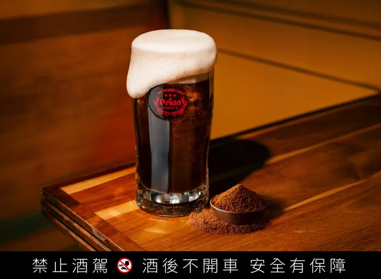 店內推出期間限定「Orion沖繩冰啤」，以沖繩啤酒為基底，搭配黑糖與果香調製，呈現多層次風味。業者提供